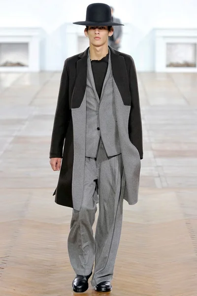 Look 3